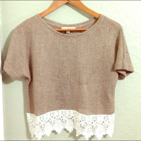SOLD❗️Tan & Lace Top - Picture 4 of 4
