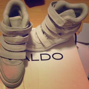 BRAND NEW ALDO SNEAKER WEDGES!