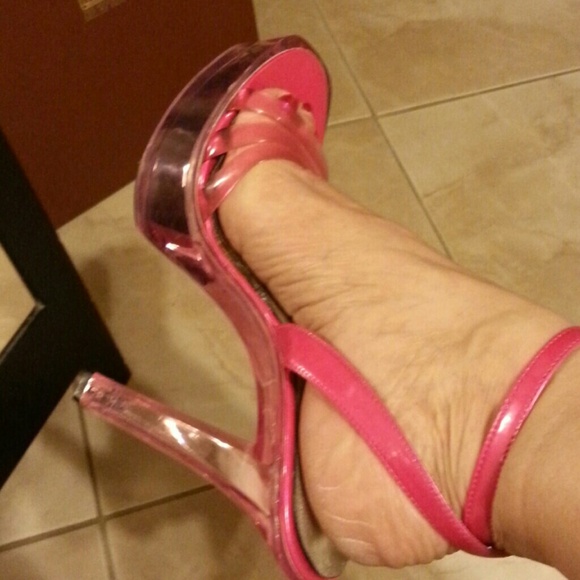 Shocking pink likes new - Picture 2 of 4