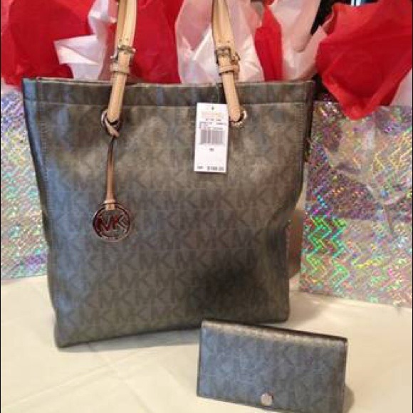 🚫Sold🚫MK N/S Metallic Gunmetal Tote w matching - Picture 1 of 4