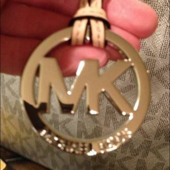 🚫Sold🚫MK N/S Metallic Gunmetal Tote w matching - Picture 3 of 4