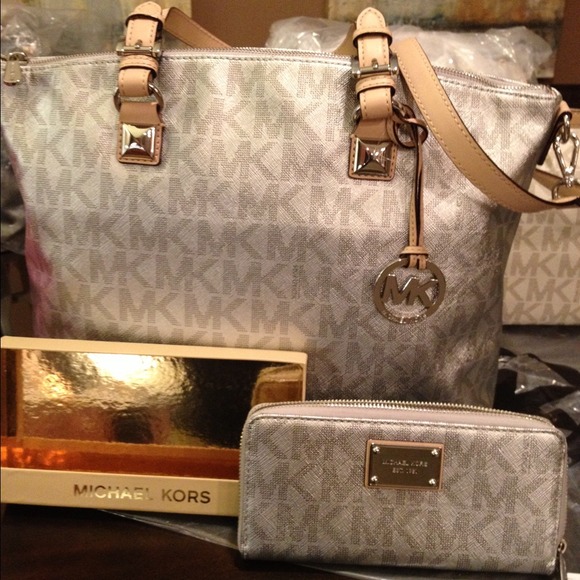 🚫SOLD🚫MK Metallic Saffiano Satchel - Picture 2 of 4