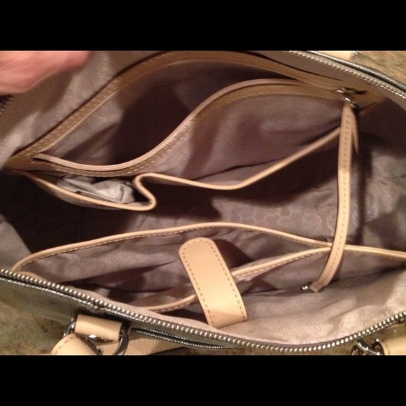 🚫SOLD🚫MK Metallic Saffiano Satchel - Picture 3 of 4