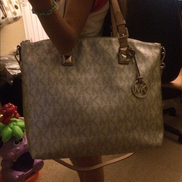 🚫SOLD🚫MK Metallic Saffiano Satchel - Picture 4 of 4