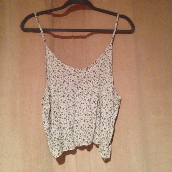 Brandy melville flower crop tank