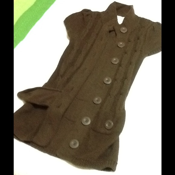 Brown short sleeve sweater