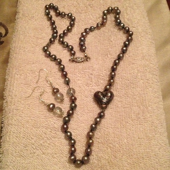 Black pearl with glass heart necklace and earrings