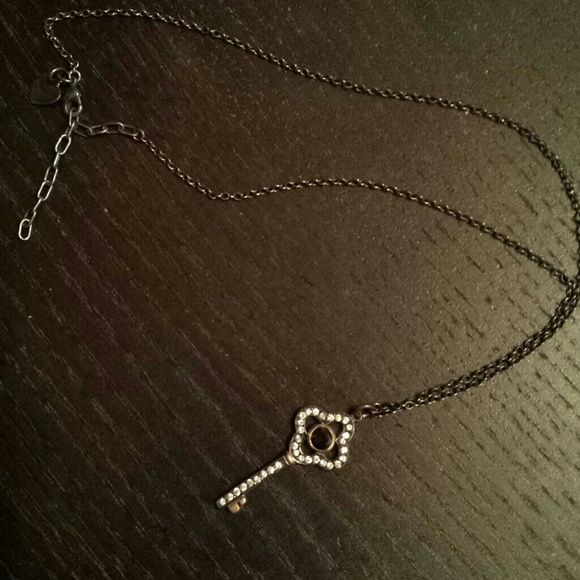 Stella and Dot Key necklace - Picture 2 of 4