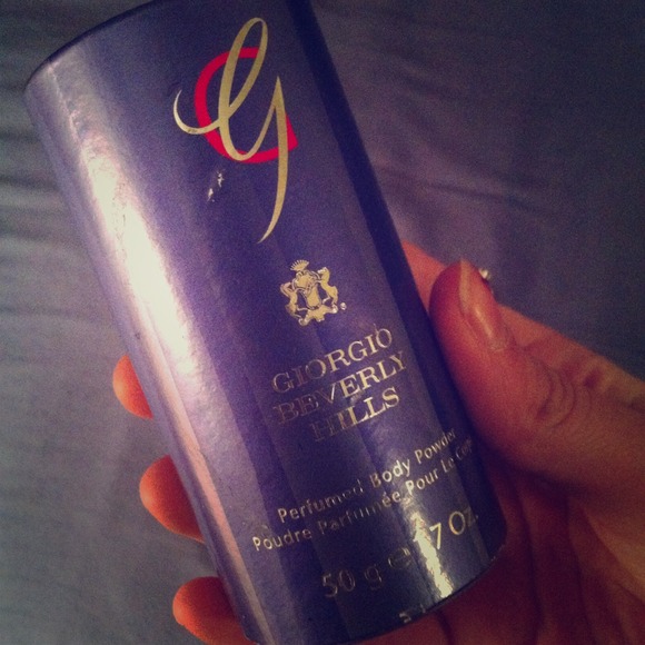 🔴 Giorgio Beverly Hills perfumed body powder