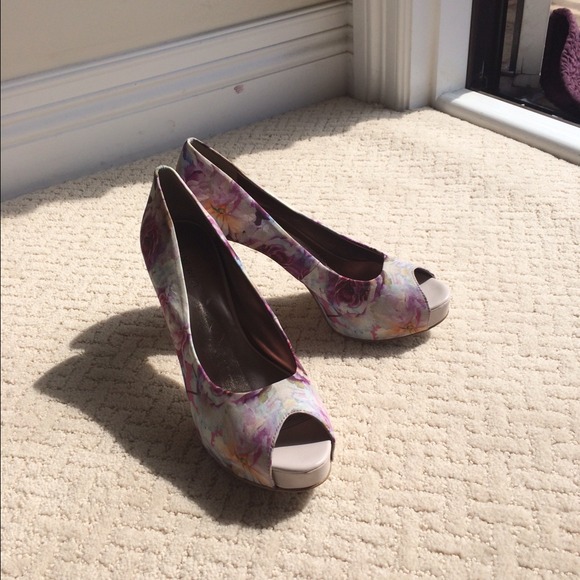 Nine West shoes: multi color (4 1/2 inches)