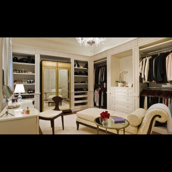 WELCOME TO MY CLOSET!!! - Picture 1 of 1