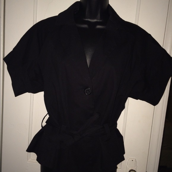 🚫SOLD ON VINTED Black short sleeve jacket