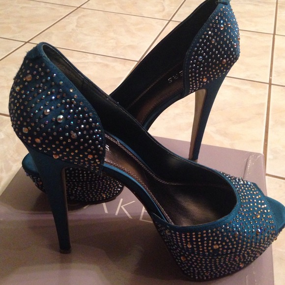 Satin Turqs Heels - Picture 2 of 4