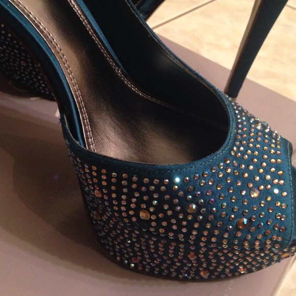 Satin Turqs Heels - Picture 3 of 4