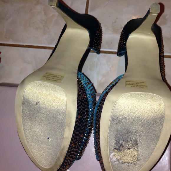 Satin Turqs Heels - Picture 4 of 4