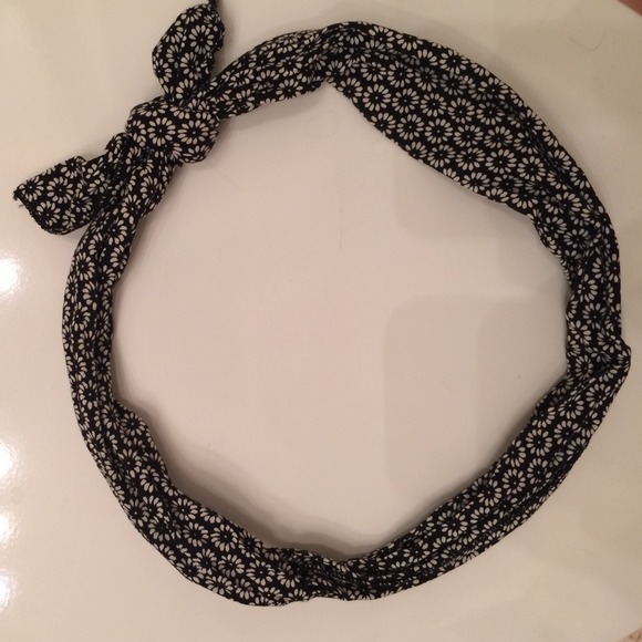 ✨SOLD ON VINTED✨ Brandy Melville Headband