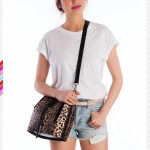 (HEYCLAIRE)Wildcat Drawstring Bucket Bag