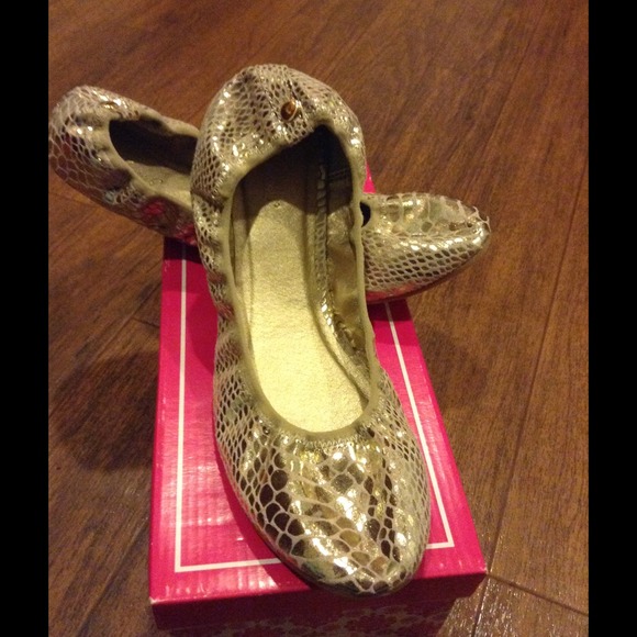 BNIB gold flats
