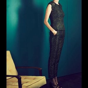 Tapered Jacquard Crop
Color: DAQ, Peacock Leopard