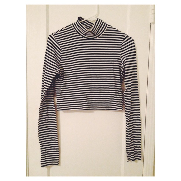 ✨SOLD ON VINTED✨ striped crop