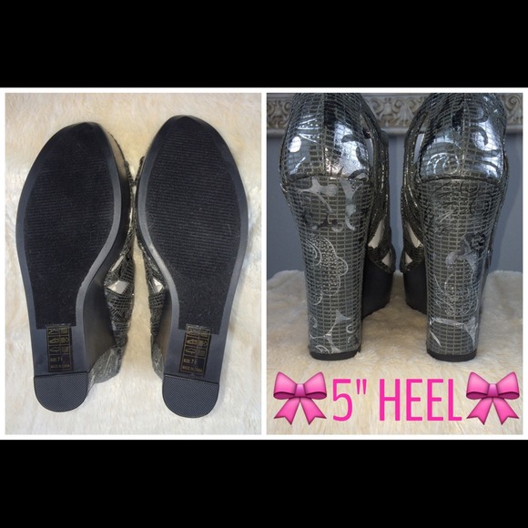 Gorgeous Grey w/Silver Metallic Swirls Wedges... - Picture 2 of 4