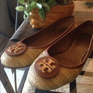 SOLD~and Bundled...Tory Burch Authentic flats 🌷