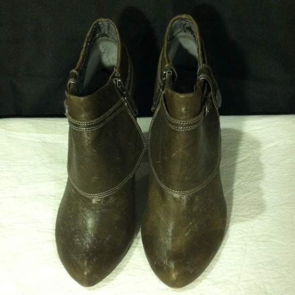 Reduced Seychelles leather ankle boots with zipper