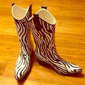 ⭐️Zebra Print Cowgirl Rain Boots!⭐️