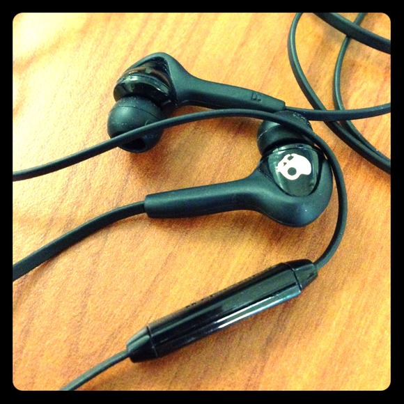 ✨Reduced✨Skull Candy Smokin' Ear Buds