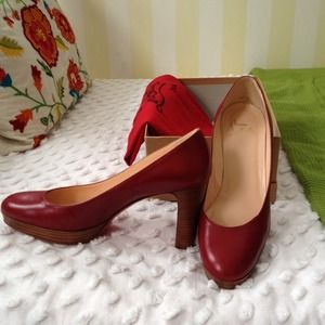 Christian Louboutin Size 10 (Eur 40) Heels