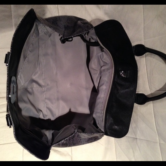 Pre-owned Authentic Longchamp bag. - Picture 4 of 4