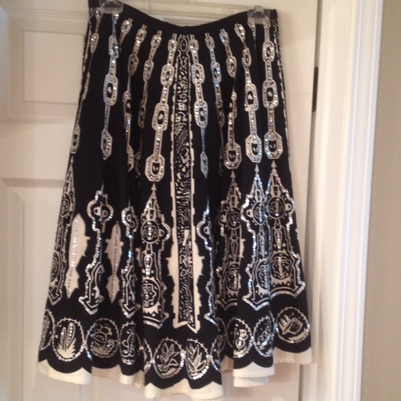 Full sequined skirt, below the knee. - Picture 1 of 1