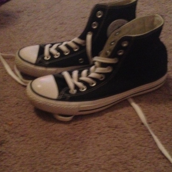 Converse - Picture 2 of 2