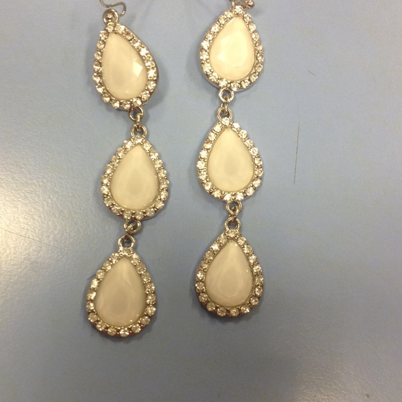 Earring with loop - Picture 1 of 1
