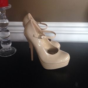 Amazing nude pumps