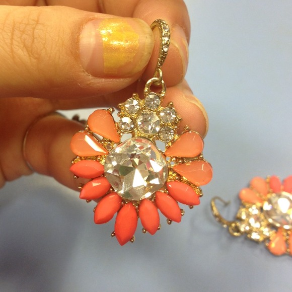 Coral ear ring with loop