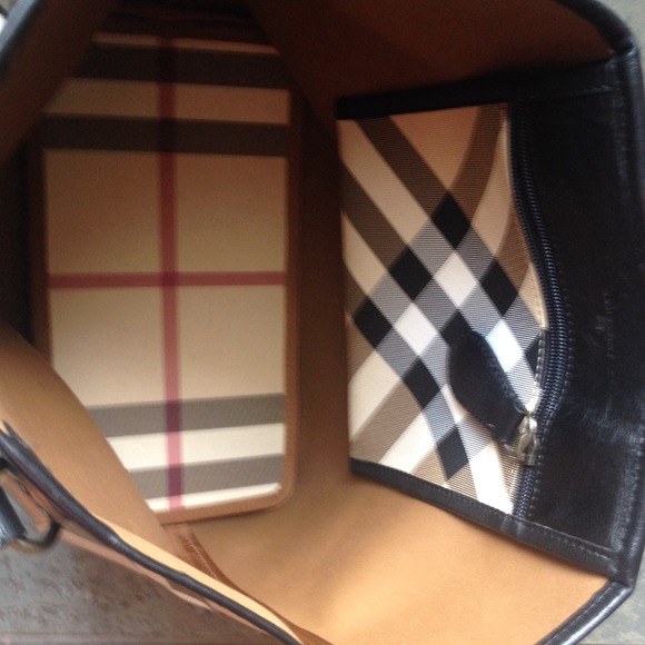 Burberry handbag - Picture 2 of 4