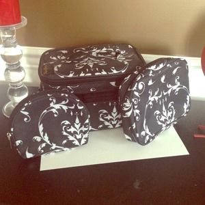 Black & white cosmetic set