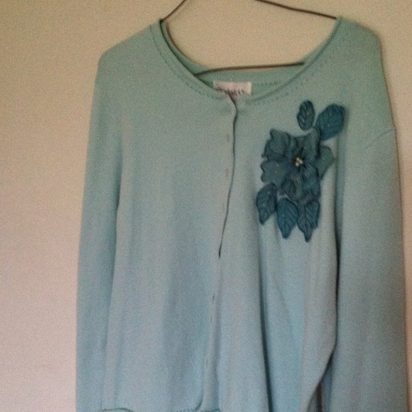 Cute Cardigan - Picture 2 of 2