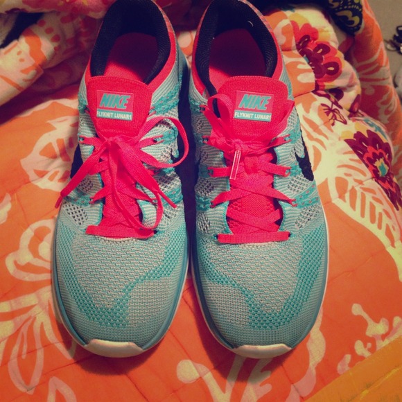 Nike flyknit lunar 1 for sale! Size 9