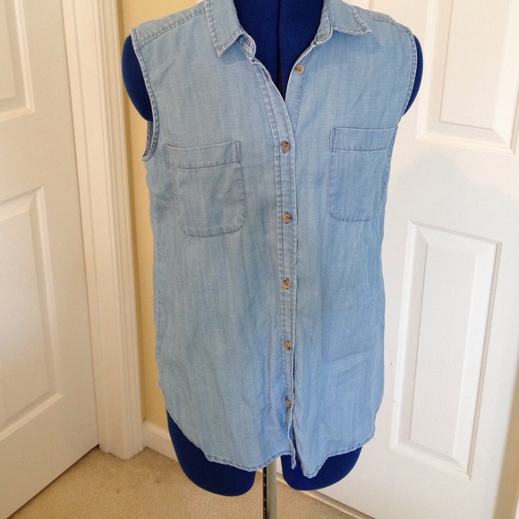 American eagle denim sleeveless button up