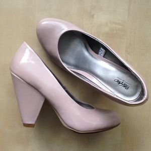 Nude/pink Mossimo thick heel pumps