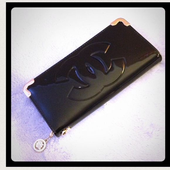 Black and white Chanel wallet