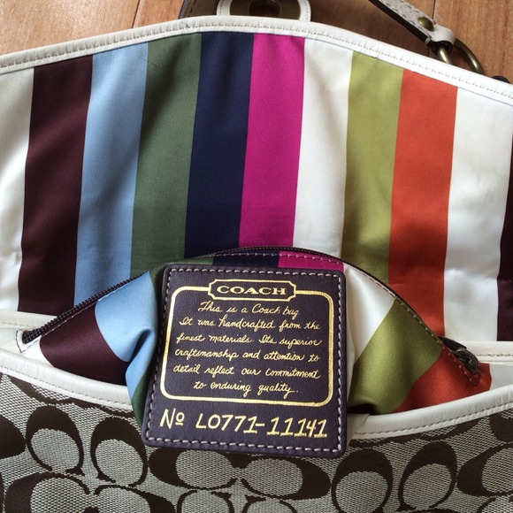 Coach RARE Leigh Legacy Limited Edition Purse - Picture 2 of 4