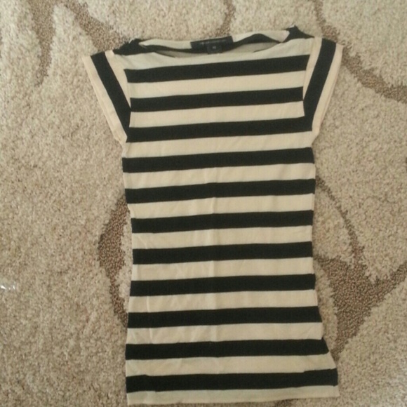 FRENCH CONNECTION! Black & White stripeD top - Picture 4 of 4