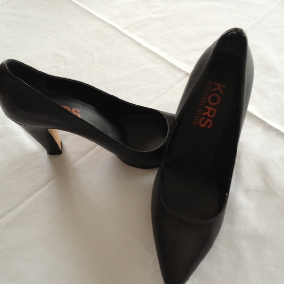 Michael Kors pumps!