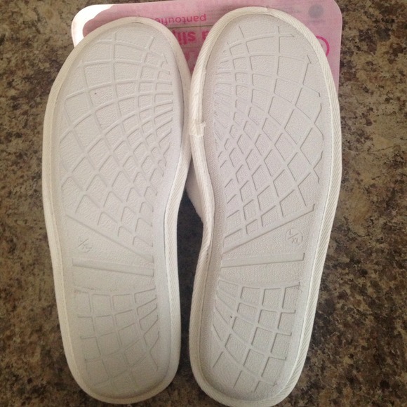 SOLD Hello Kitty Spa slippers - Picture 2 of 2