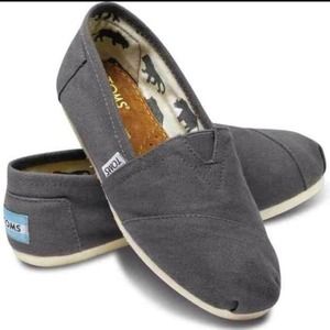 TOMS Women's Ash (gray) canvas classics, size 7