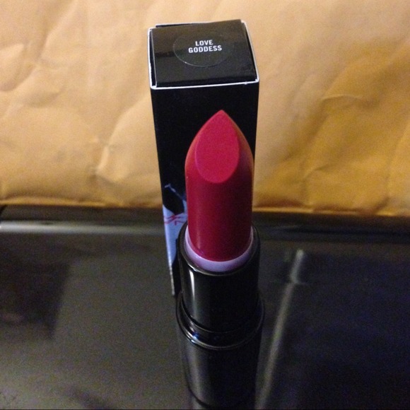 BNIB MAC Love Goddess