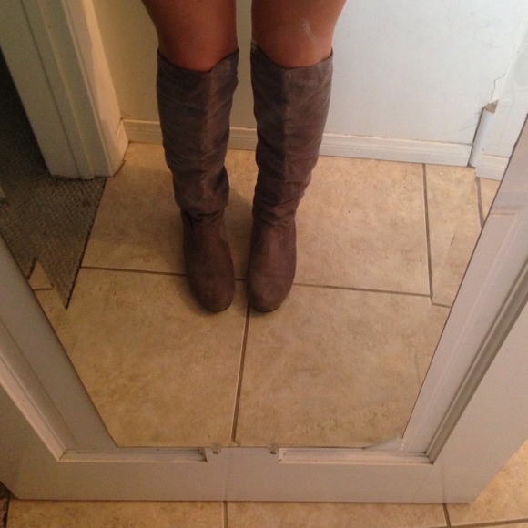 Gray boots - Picture 3 of 3